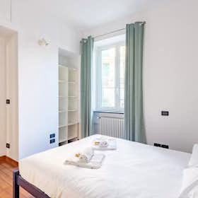 Квартира сдается в аренду за 3 000 € в месяц в Genoa, Via Bartolomeo Chighizola