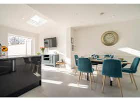 Casa in affitto a 3.843 £ al mese a Nuneaton, Birmingham Road