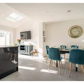 Casa para alugar por € 4.482 por mês em Nuneaton, Birmingham Road