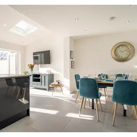 Maison for rent for 3 850 £GB per month in Nuneaton, Birmingham Road