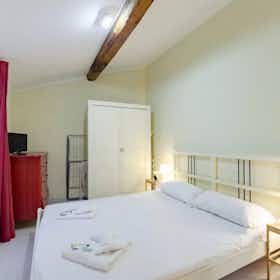 Appartement te huur voor € 3.000 per maand in Genoa, Piazza Sauli