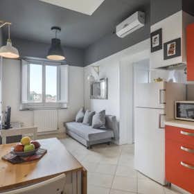 Apartment for rent for €2,600 per month in Florence, Via Lorenzo di Credi