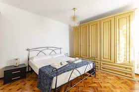 Apartment for rent for €3,000 per month in Genoa, Mura della Malapaga