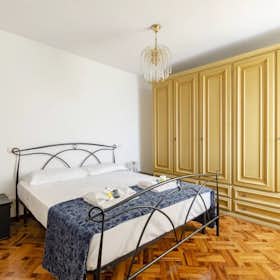 Appartement te huur voor € 3.000 per maand in Genoa, Mura della Malapaga