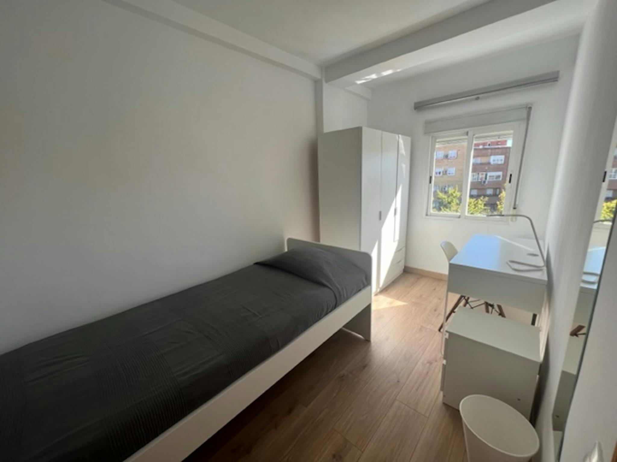 Calle León, Getafe preview