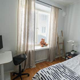 Apartment for rent for €1,050 per month in Helsinki, Pengerkatu