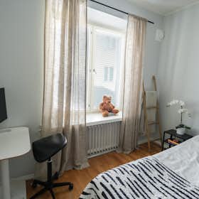 Appartement à louer pour 1 050 €/mois à Helsinki, Pengerkatu