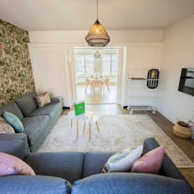 Appartement te huur voor € 3.780 per maand in Eindhoven, Stratumsedijk