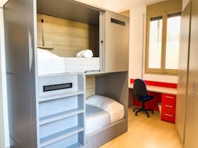 Shared room for rent for €921 per month in Barcelona, Via Augusta