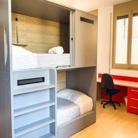 Shared room for rent for €921 per month in Barcelona, Via Augusta