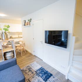 Квартира за оренду для 3 456 EUR на місяць у Eindhoven, Stratumsedijk