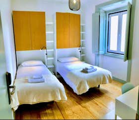 Спільна кімната за оренду для 900 EUR на місяць у Lisbon, Calçada de Arroios