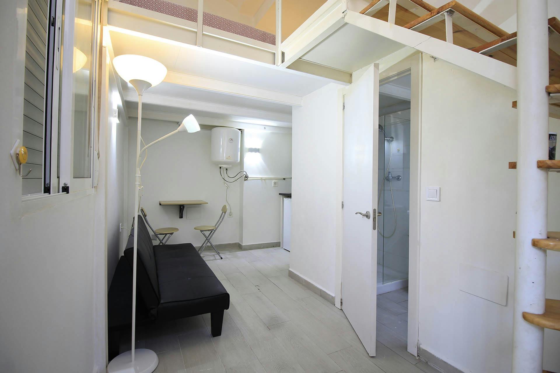 Calle de Rodrigo Uhagón, Madrid preview