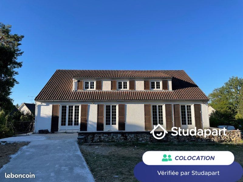 私人房间 正在以 €600 的月租出租，其位于 Moret-Loing-et-Orvanne, Avenue de Fontainebleau