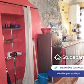 Apartment for rent for €675 per month in Nice, Rue de la Croix