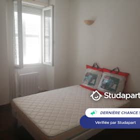 Apartment for rent for €550 per month in Pau, Rue de la Marne