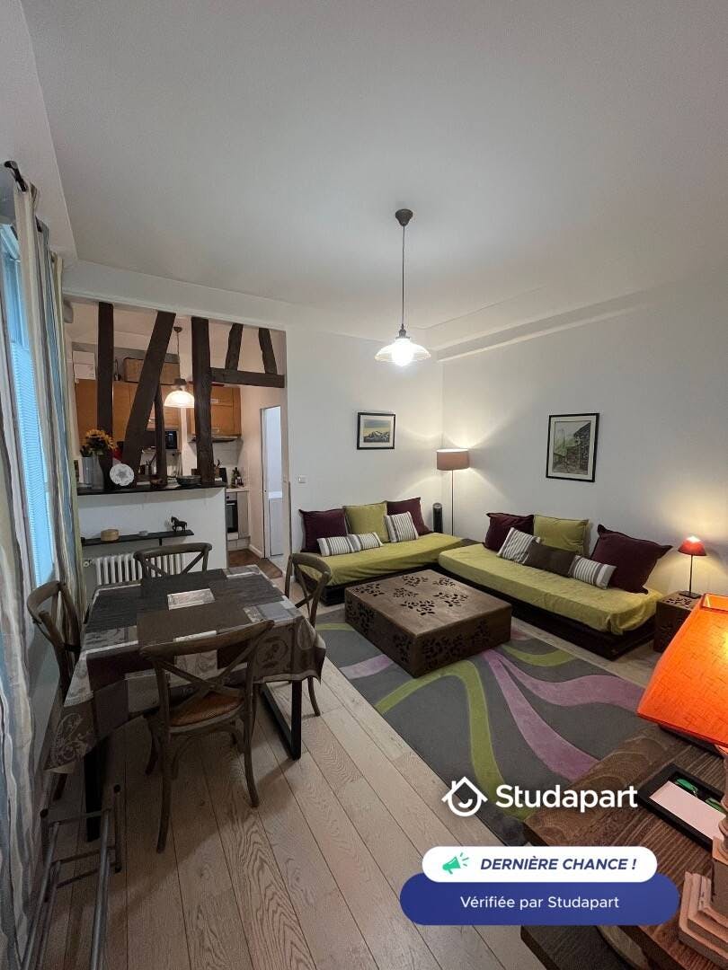 Apartment for rent for €1,850 per month in Paris, Rue Godot de Mauroy