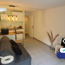Apartment for rent for €700 per month in Nice, Boulevard Général Louis Delfino