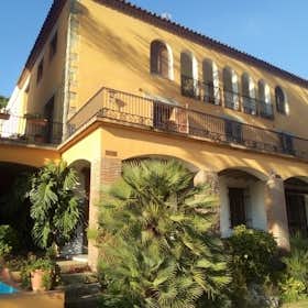 Maison for rent for 11 500 € per month in Caldes d'Estrac, Carrer del Mig