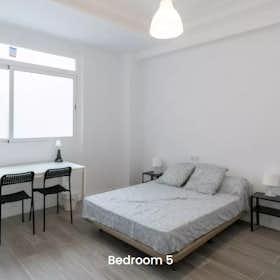 Private room for rent for €400 per month in Valencia, Carrer Poeta Monmeneu
