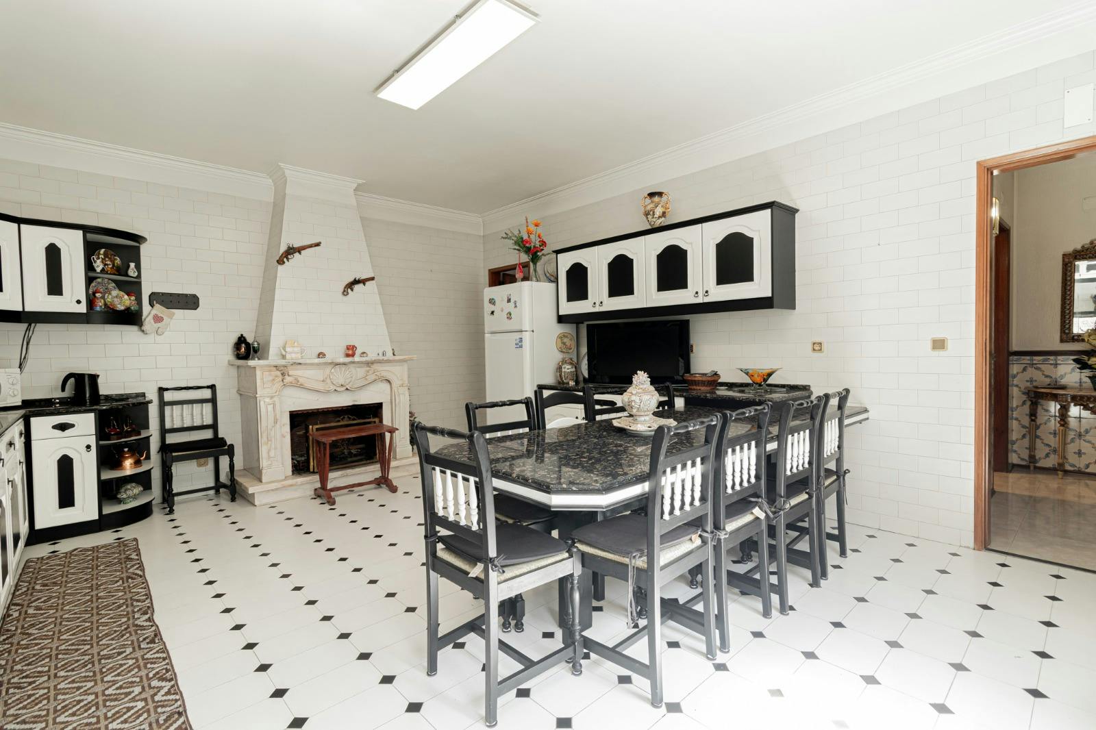 House for rent for €3,000 per month in Odivelas, Rua Santo Estevão