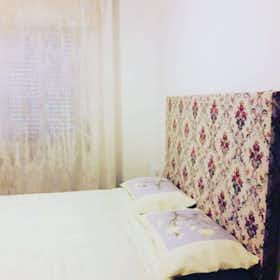 Shared room for rent for €400 per month in Carpi Centro, Via Orfeo Messori