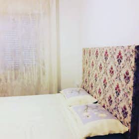 Общая комната сдается в аренду за 400 € в месяц в Carpi Centro, Via Orfeo Messori