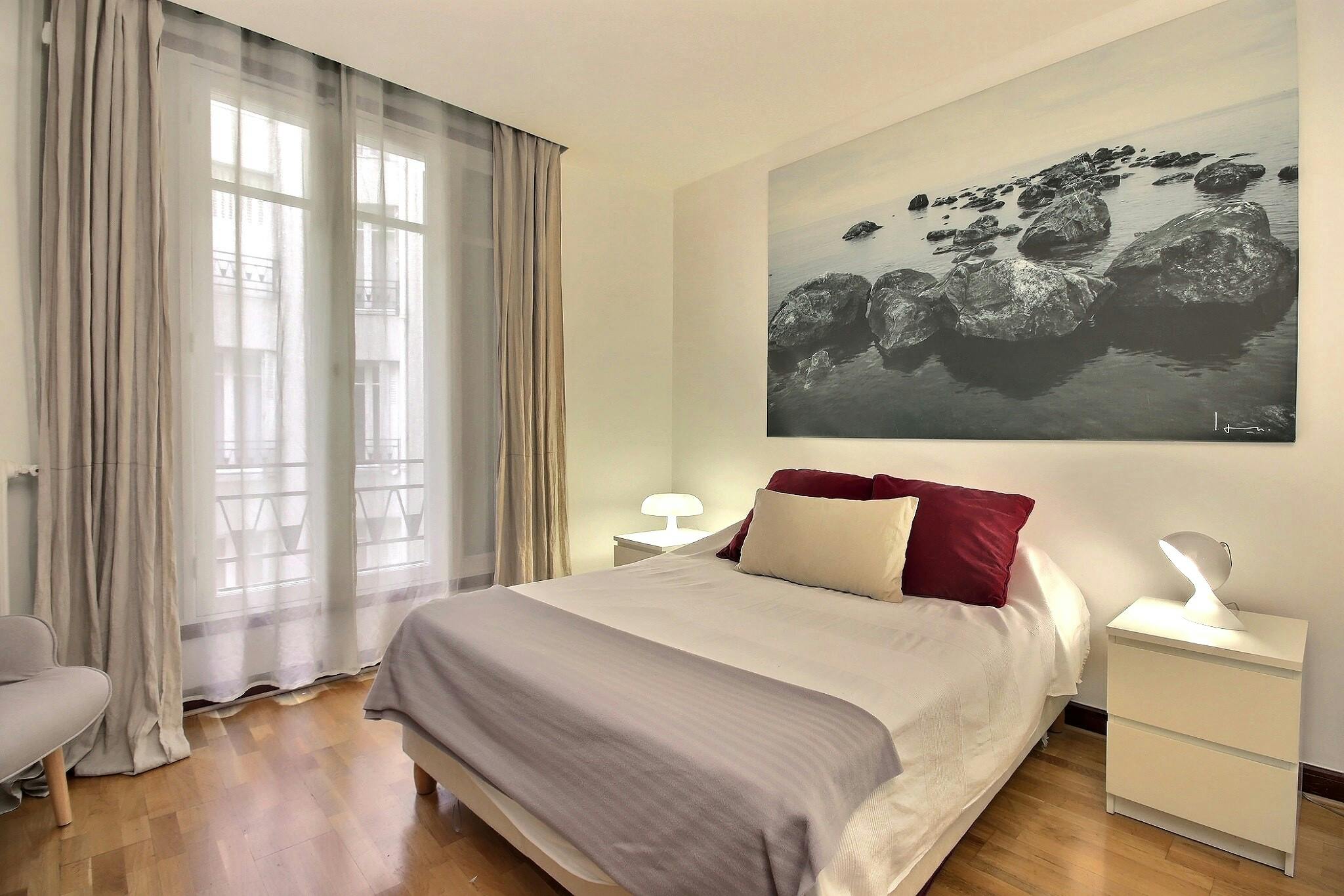 Etta att hyra för 1 367 € i månaden i Paris, Avenue Pierre 1er de Serbie