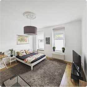 Apartment for rent for €1,400 per month in Berlin, Pücklerstraße