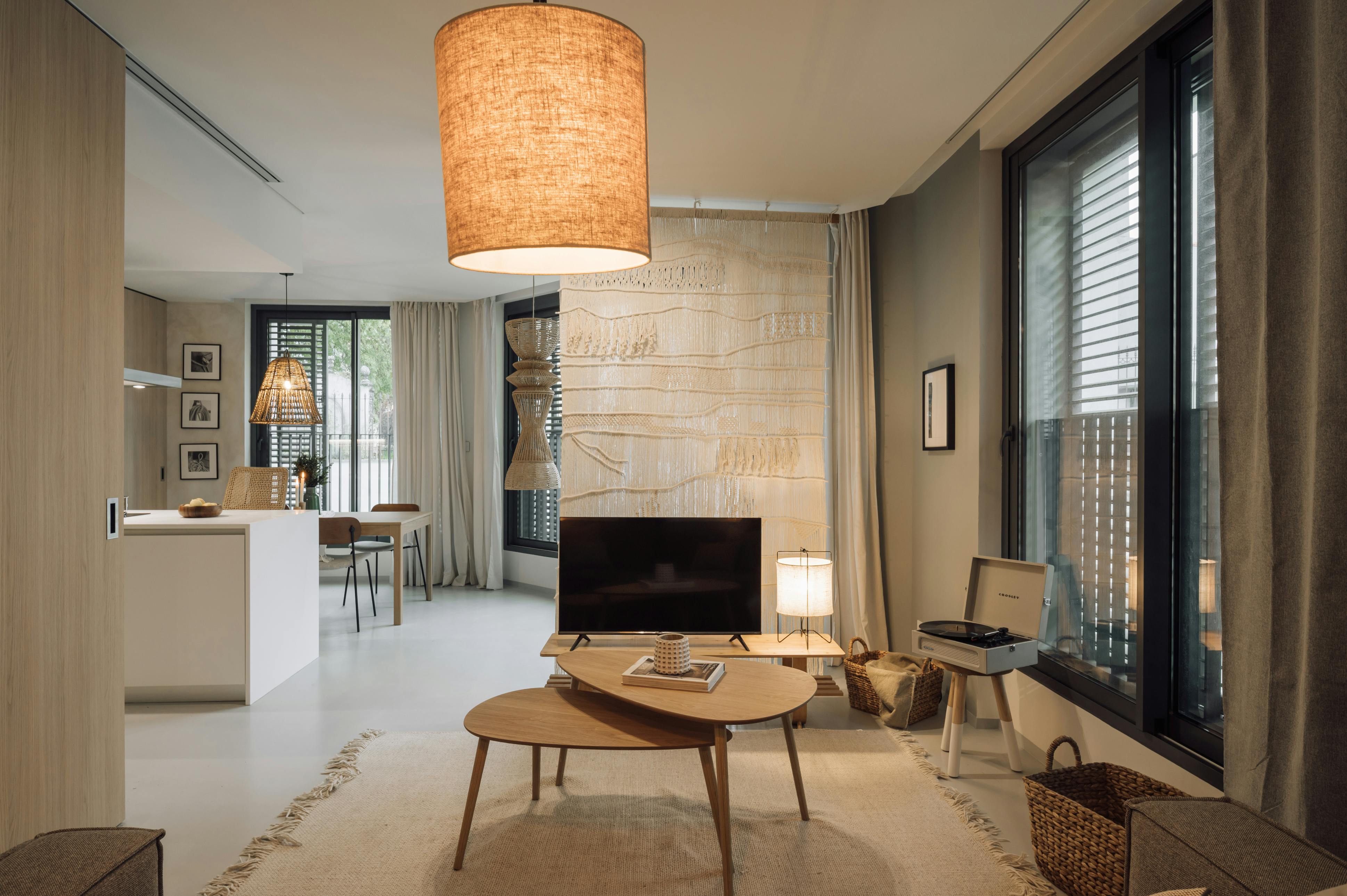 Apartment for rent for €3,562 per month in Lisbon, Rua Padre Luís Aparício