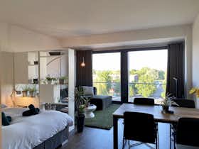 Studio for rent for €2,268 per month in 's-Hertogenbosch, Schubertsingel