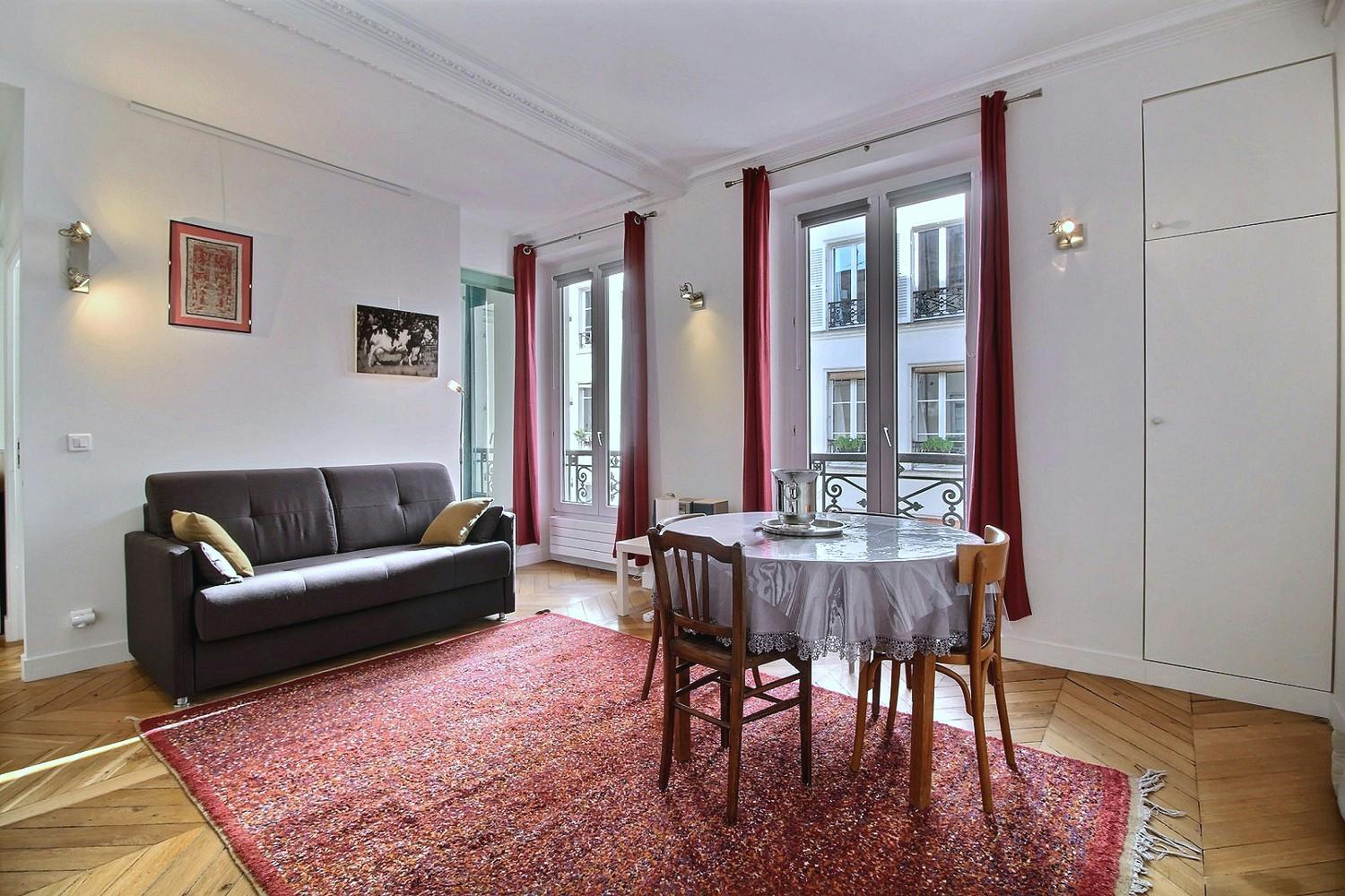 Apartment for rent for €1,436 per month in Paris, Rue d'Enghien