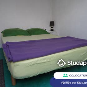 Private room for rent for €560 per month in La Rochelle, Rue de la Madeleine