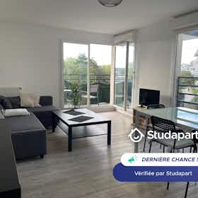 Appartement te huur voor € 1.620 per maand in Cergy, Avenue Bernard Hirsch