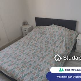 Private room for rent for €400 per month in Avignon, Avenue Chevalier de Folard