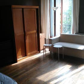 Apartment for rent for €1,600 per month in Paris, Avenue Parmentier