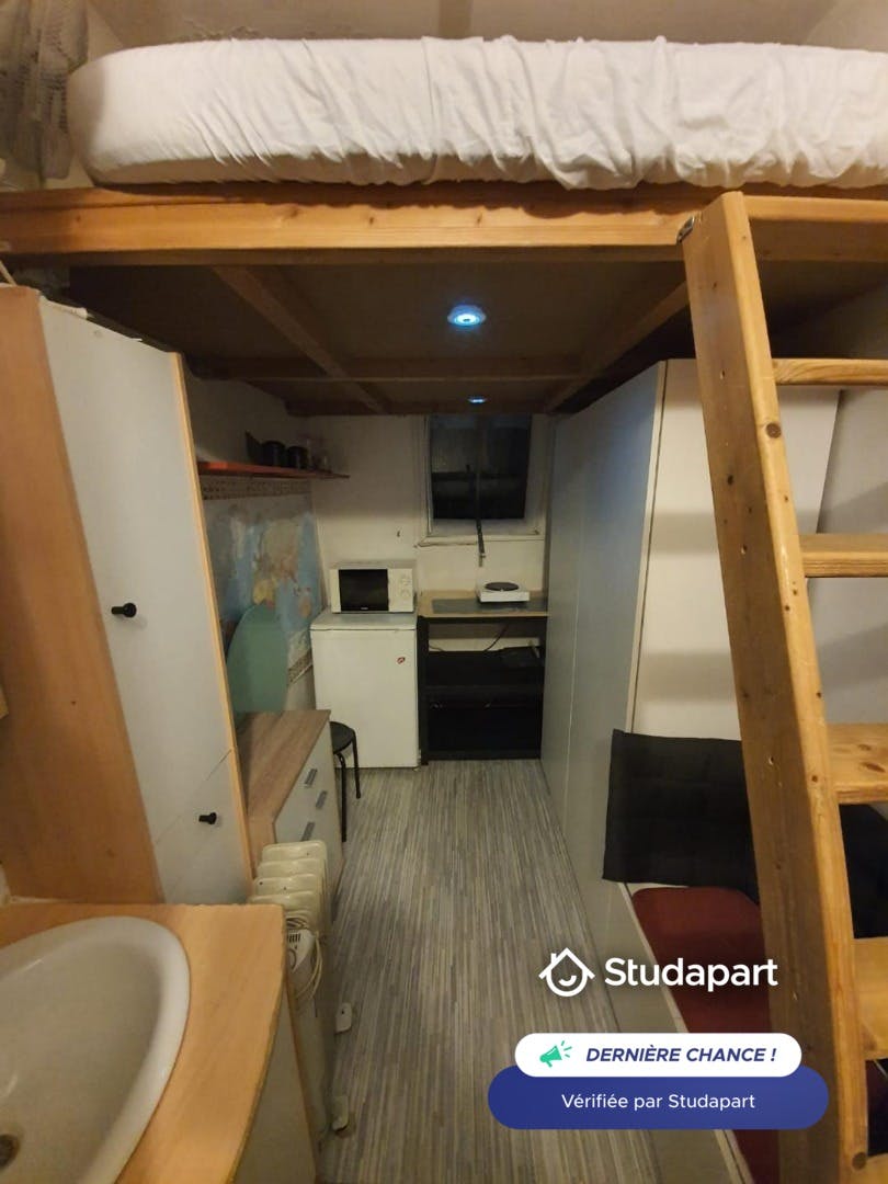 Apartment for rent for €640 per month in Paris, Rue de Rennes