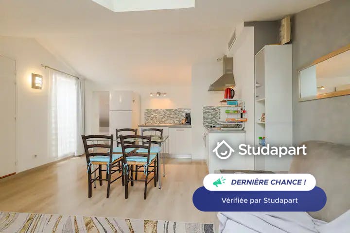 Apartment for rent for €1,100 per month in Cagnes-sur-Mer, Promenade de la Plage