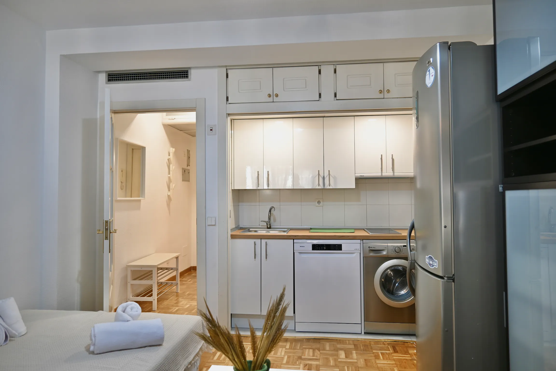 1-Bedroom Apartment in Calle de la Hiruela, Madrid (1433737) ROOM 2