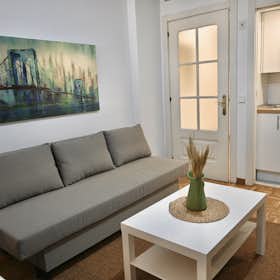 公寓 正在以 €1,400 的月租出租，其位于 Madrid, Calle de la Hiruela