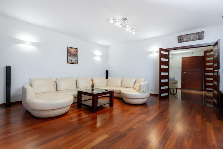 Apartment for rent for PLN 12,651 per month in Warsaw, ulica Podchorążych