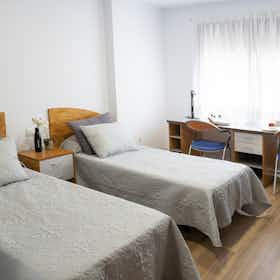 Mehrbettzimmer zu mieten für 422 € pro Monat in Burjassot, Avenida del Primero de Mayo