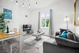 Appartement te huur voor € 3.480 per maand in Wolverhampton, Park Crescent