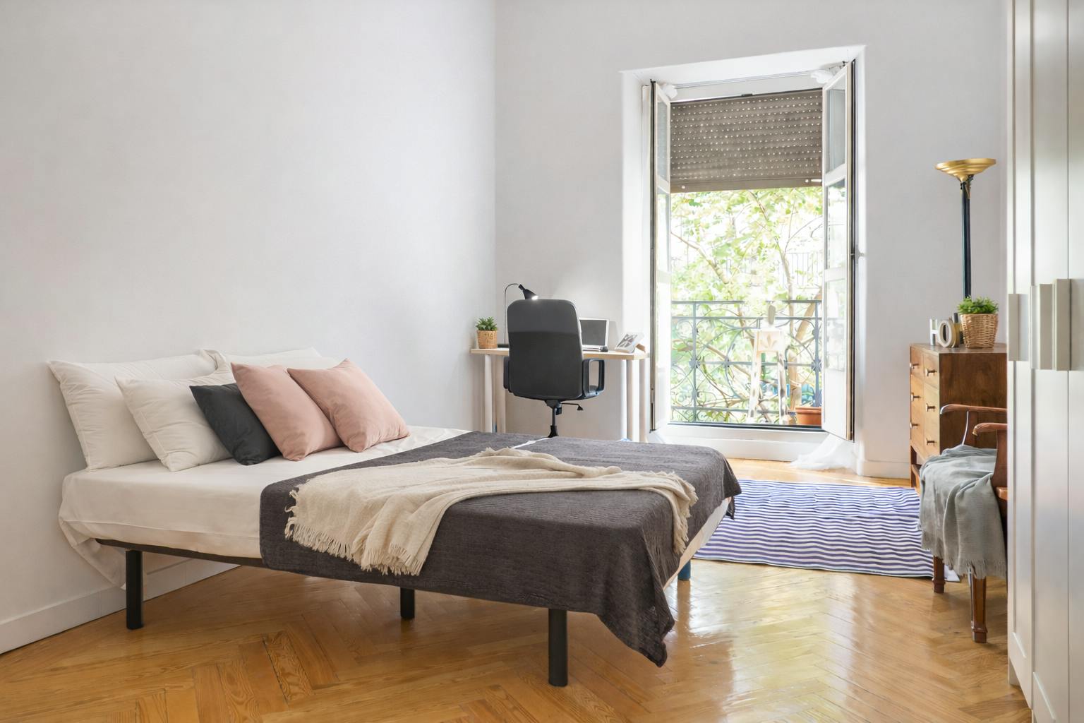 Calle de Ferraz, Madrid preview