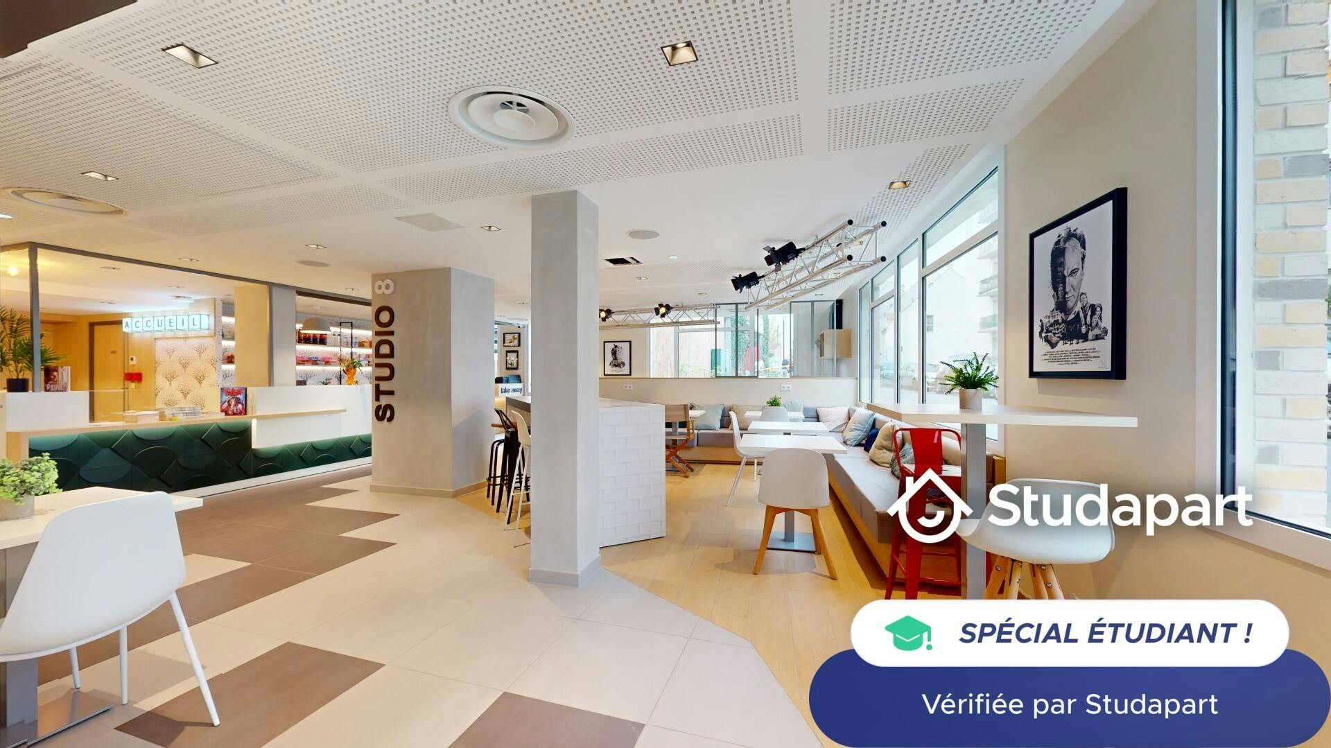 Private room for rent for €715 per month in Fontainebleau, Rue Lagorsse