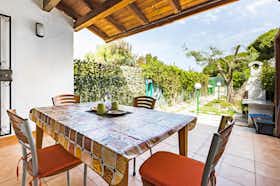 Wohnung zu mieten für 1.200 € pro Monat in Quartu Sant'Elena, Via Serchio