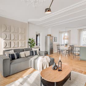 Apartment for rent for €3,511 per month in Paris, Rue de Tocqueville