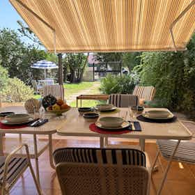 Квартира сдается в аренду за 1 350 € в месяц в Quartu Sant'Elena, Via Liri