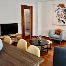 Apartment for rent for €3,200 per month in Madrid, Avenida del Manzanares
