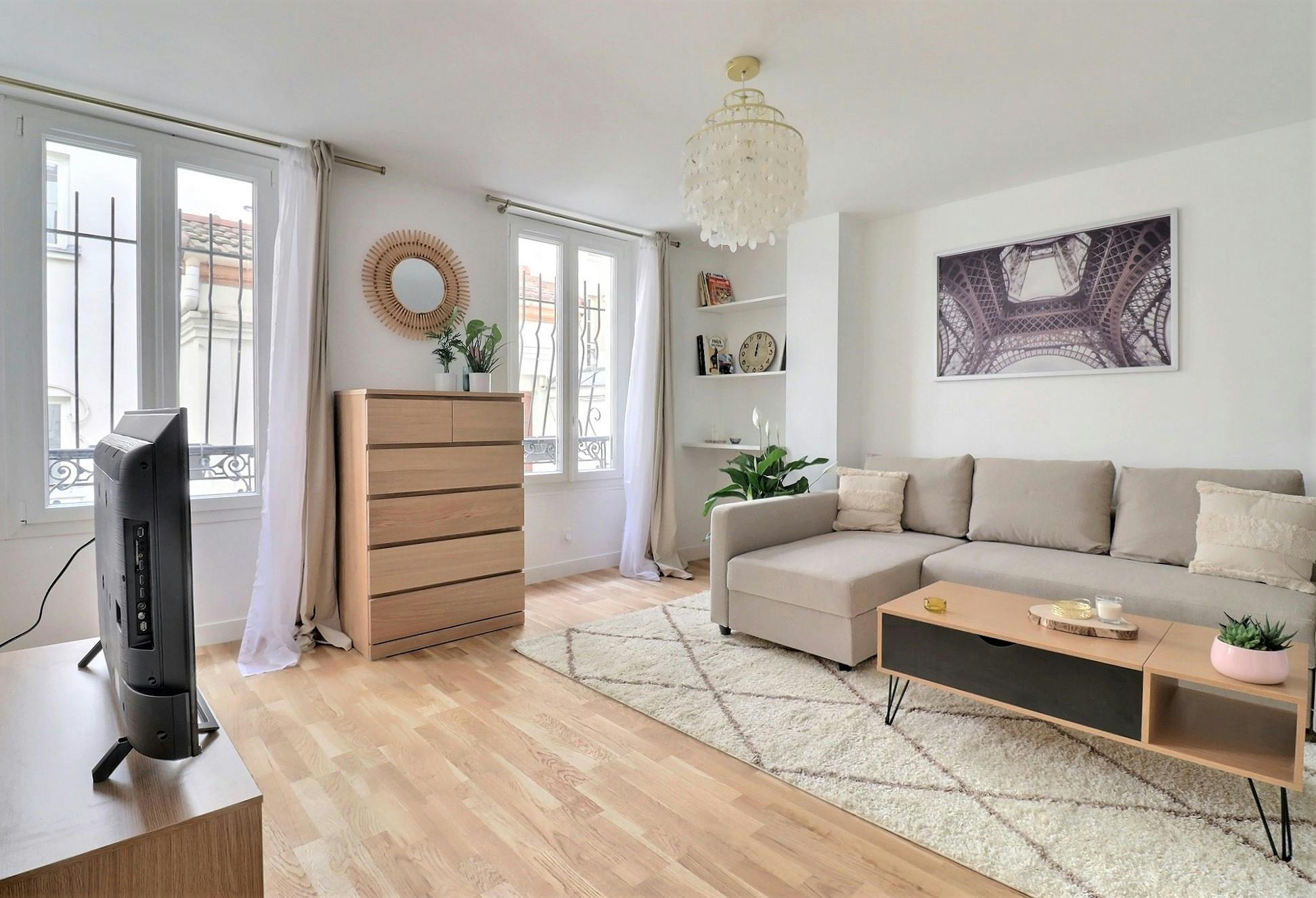 Apartment for rent for €1,624 per month in Paris, Rue Marcadet